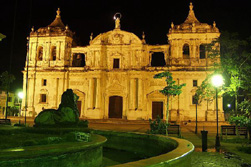 Honduras, El Salvador, Nicaragua - Hhepunkte Mittelamerikas - Beleuchtung am Abend